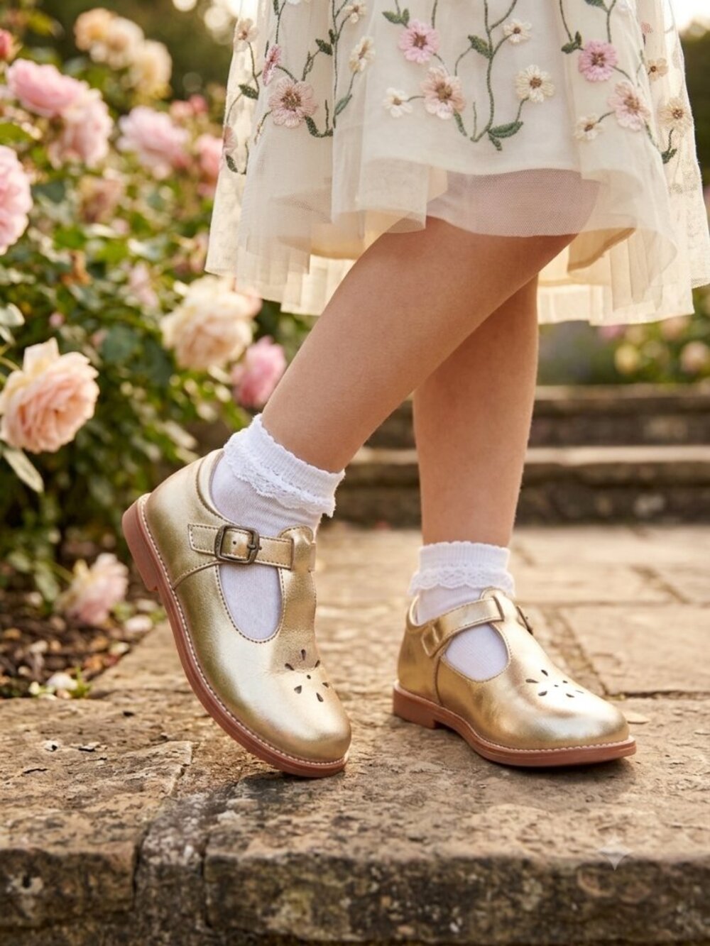 Felix & Flora Girls Size 1 Gold Metallic Mary Jane Dress Shoes Buckle Strap